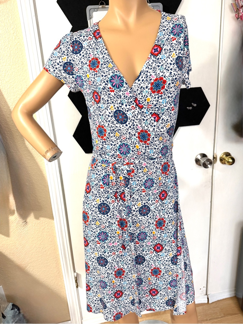 Boden  floral Wrap dress midi length size 6